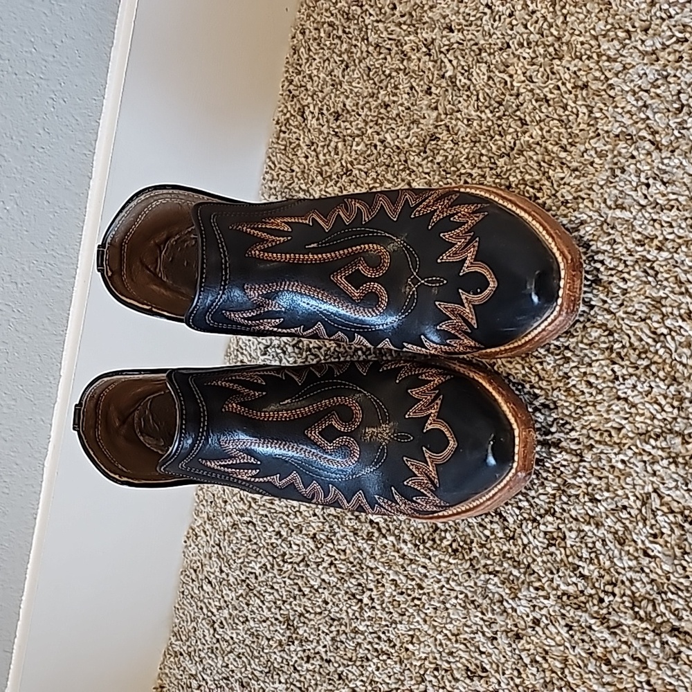 Ariat Dixon 7.5B bootie
